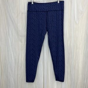 ⭐️ Cuddle Duds Blue/Novel stretchy fitted high rise capri joggers women L